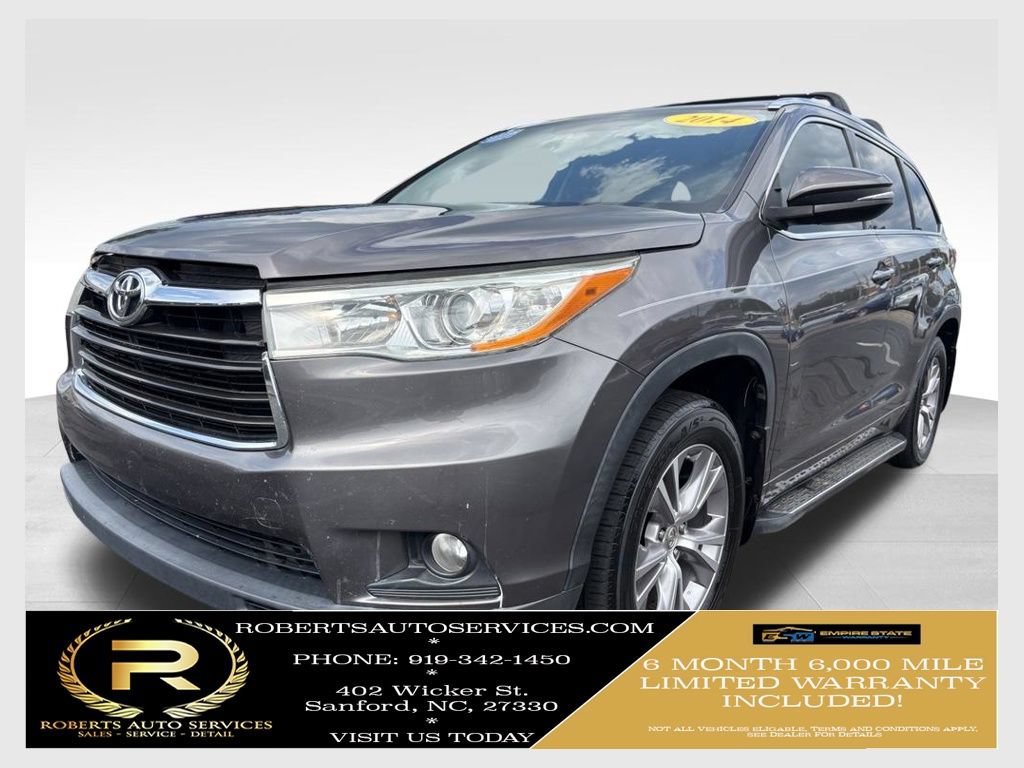 Used 2014 Toyota Highlander XLE FWD image 1