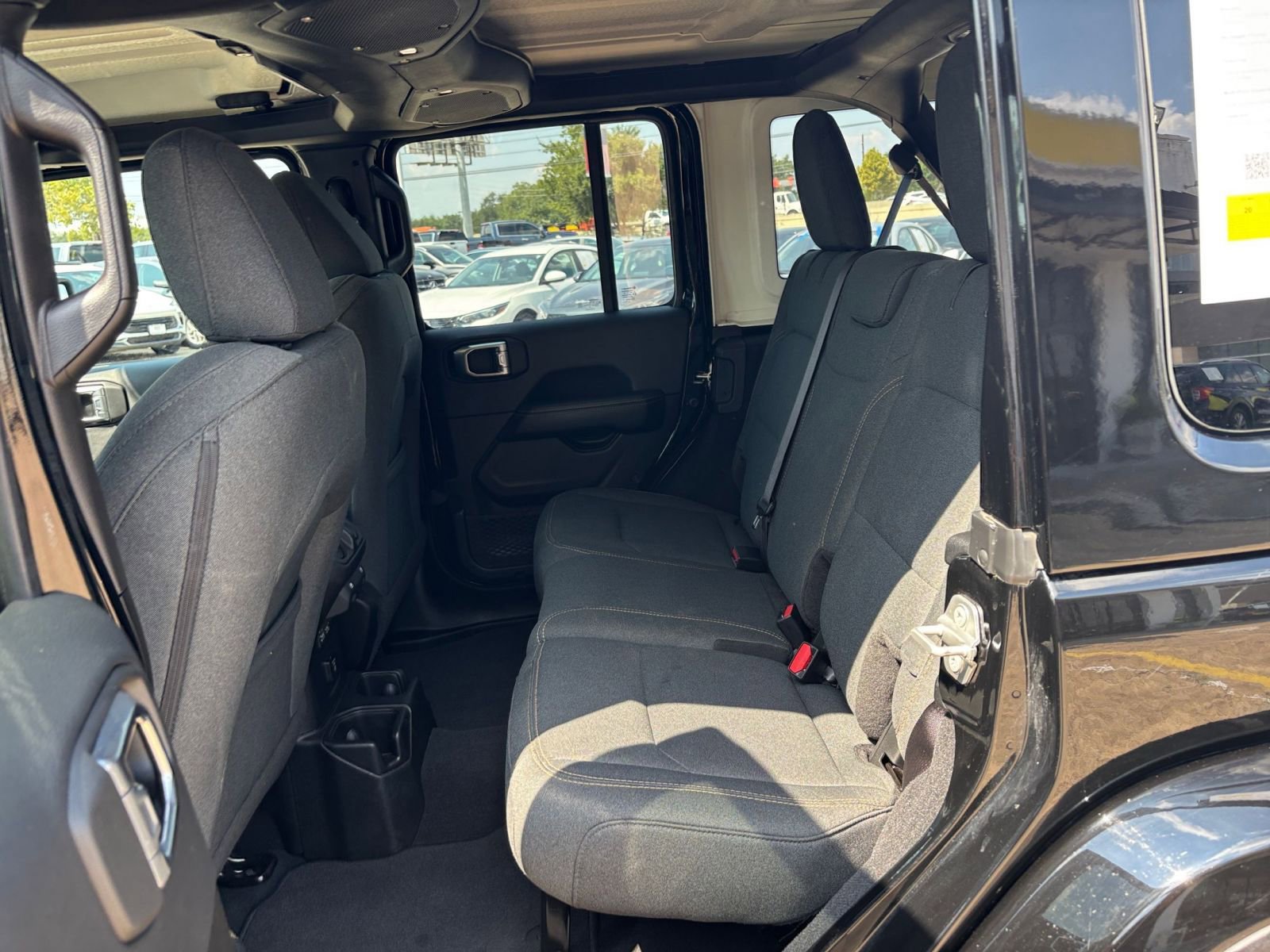 Used 2025 Jeep Wrangler Sahara image 23