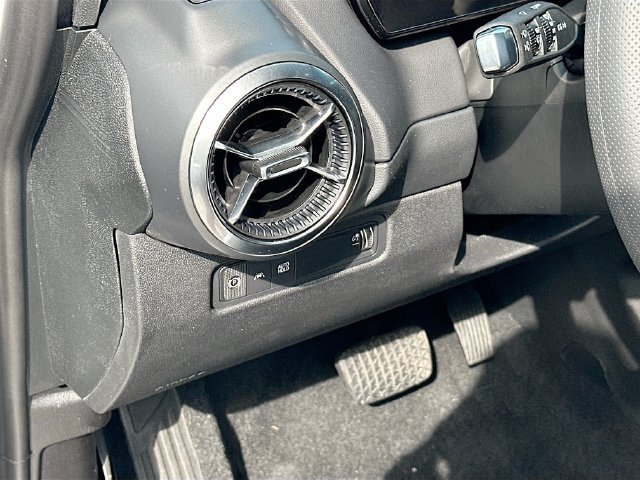 Used 2025 Chevrolet Equinox EV LT FWD image 13