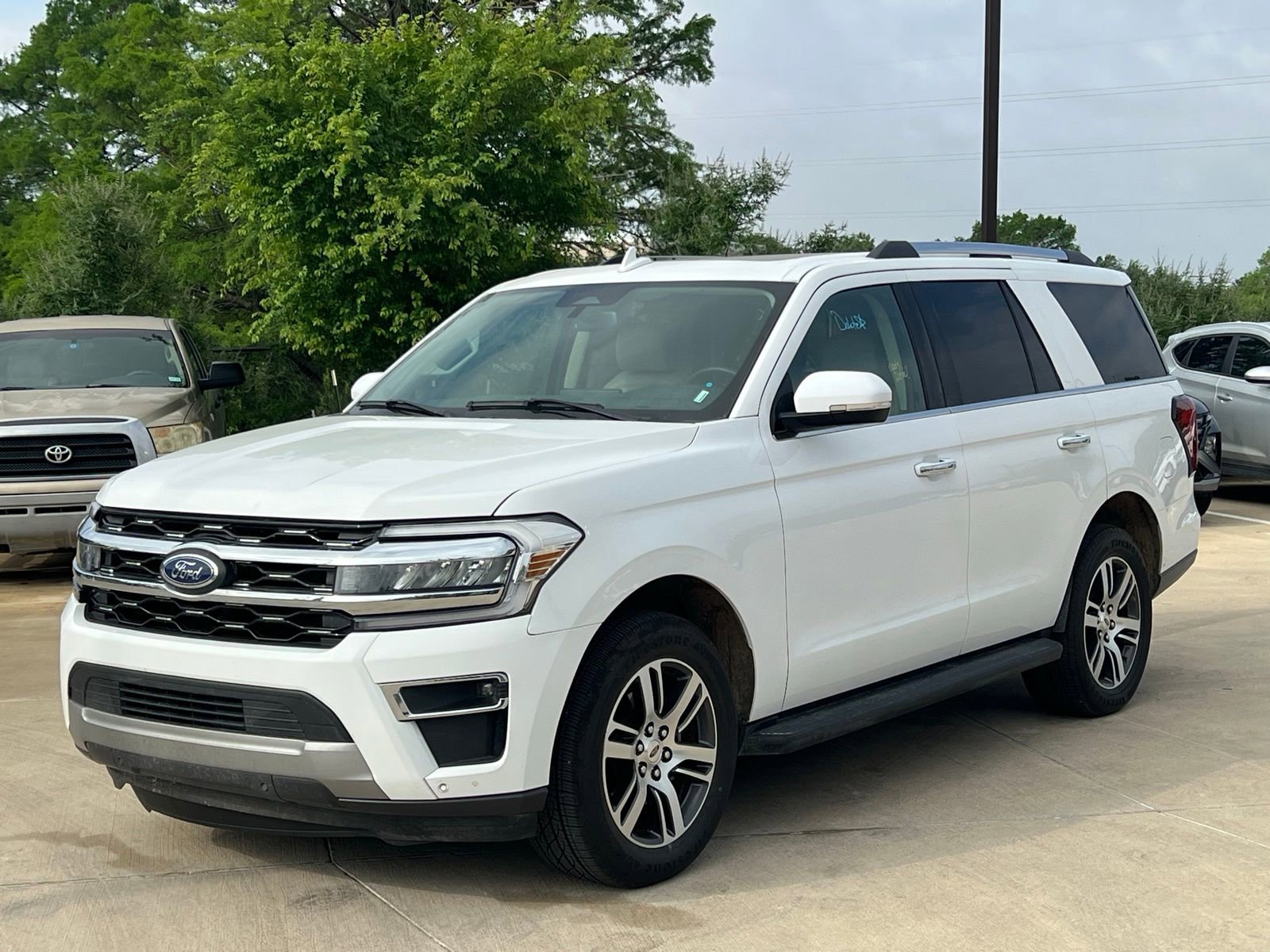 Used 2024 Ford Expedition Limited RWD image 5