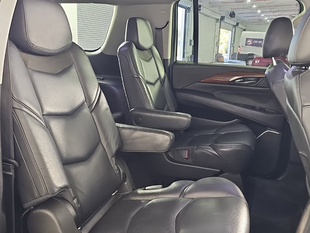 Used 2018 Cadillac Escalade ESV Premium Luxury RWD image 25