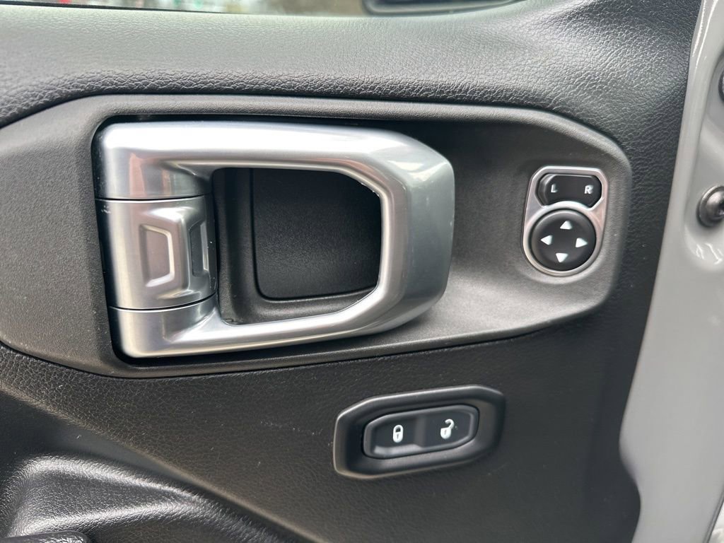 Used 2023 Jeep Wrangler Unlimited w/ Sun & Screen Package image 15