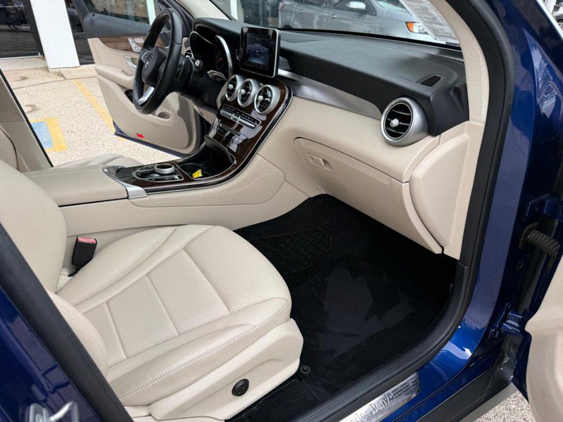 Used 2017 Mercedes-Benz GLC 300 w/ Premium 1 Package image 18