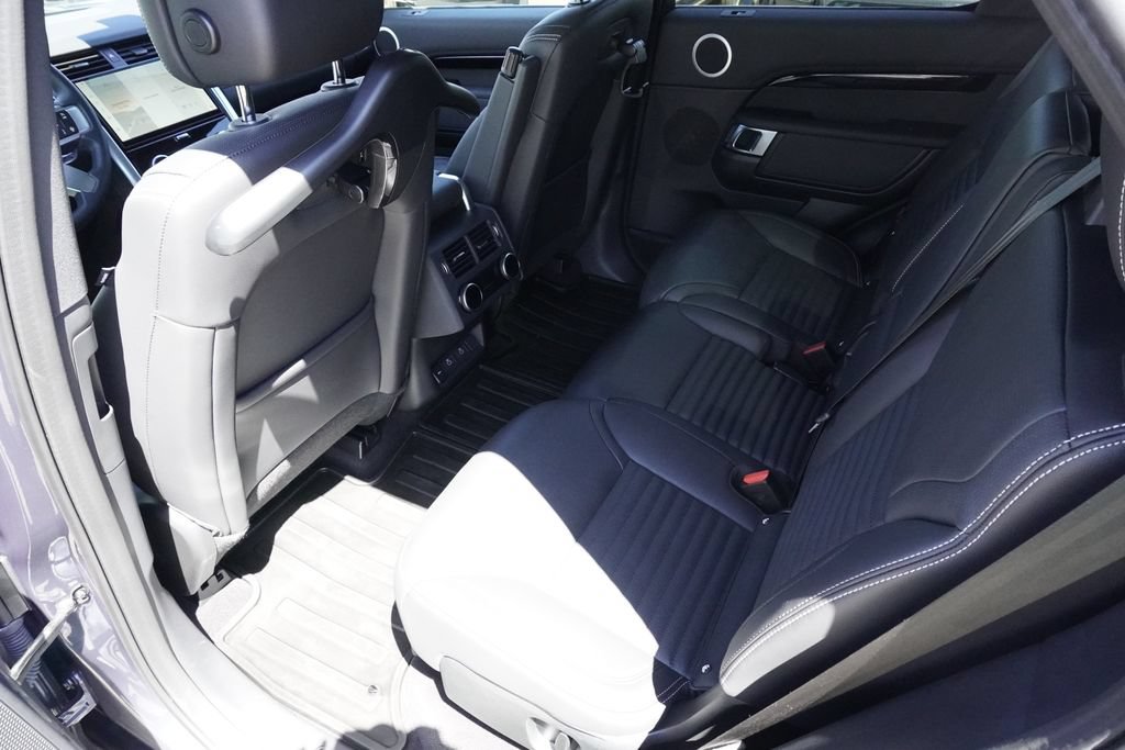 Used 2025 Land Rover Discovery S AWD/4WD image 29