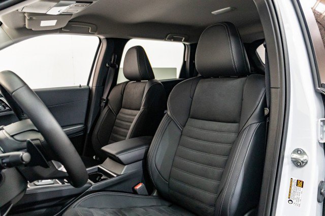 New 2025 Mitsubishi Outlander SE image 6