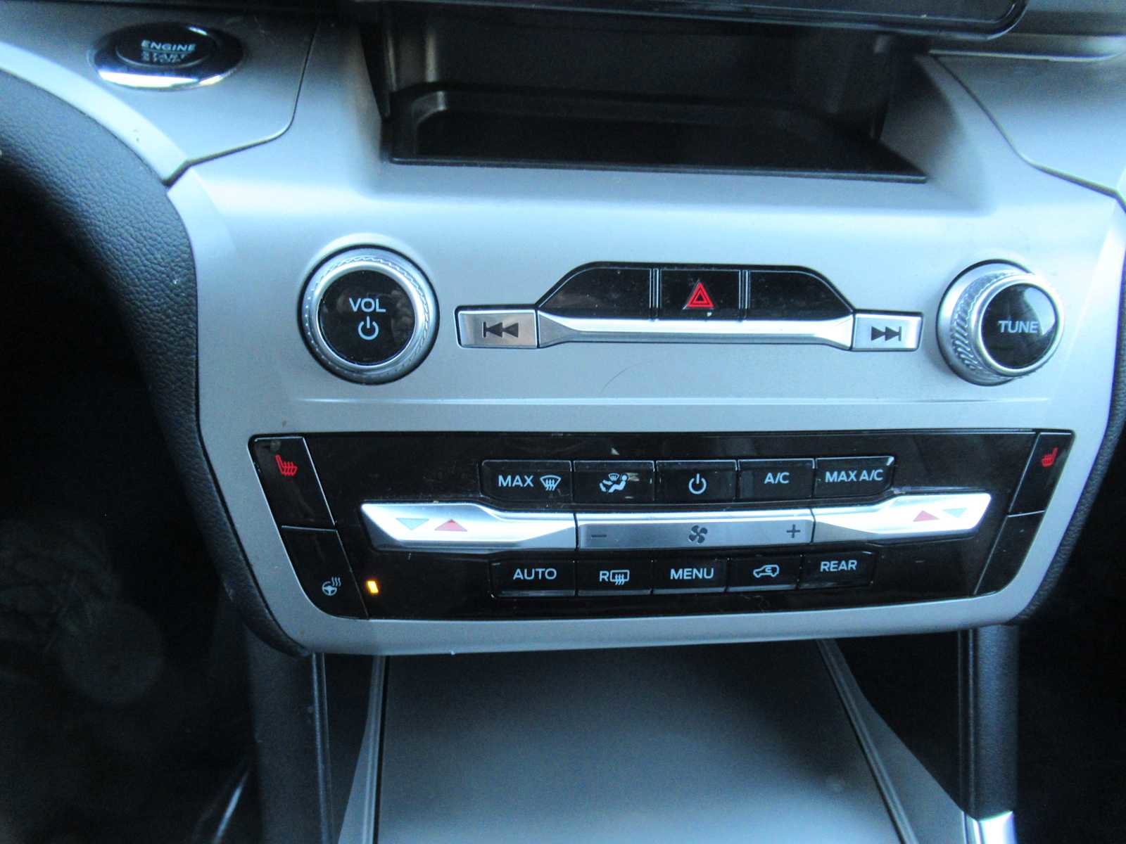 Used 2023 Ford Explorer XLT w/ Equipment Group 202A image 25