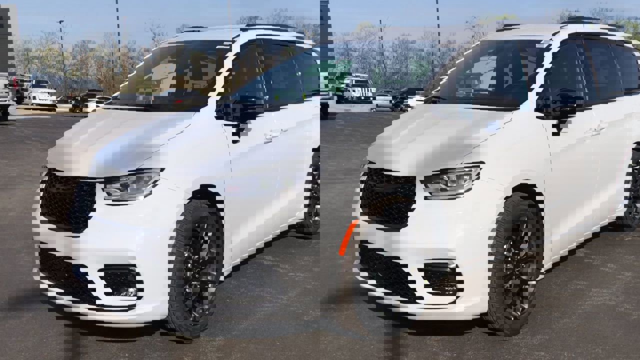 New 2026 Chrysler Pacifica Select image 4