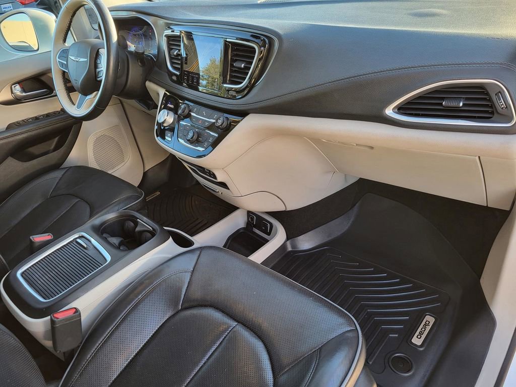 Used 2018 Chrysler Pacifica Limited image 8