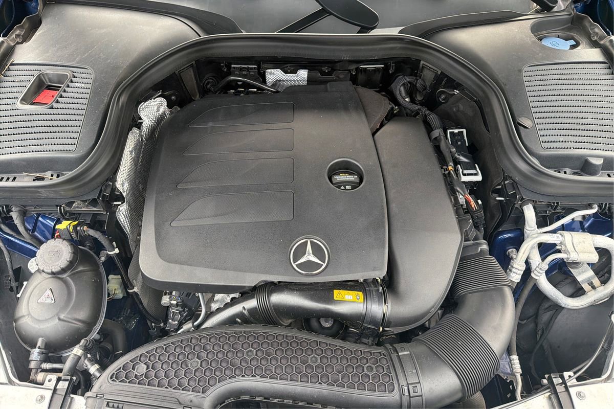 Used 2021 Mercedes-Benz GLC 300 4MATIC w/ Premium Package image 25