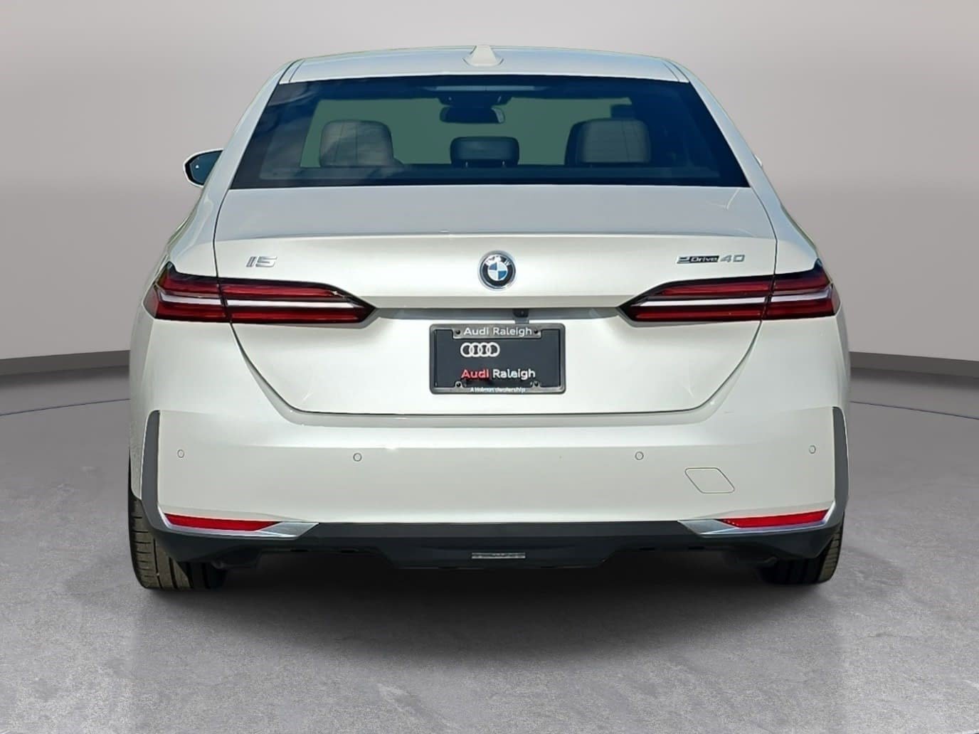Used 2024 BMW i5 eDrive40i w/ Premium Package RWD image 8