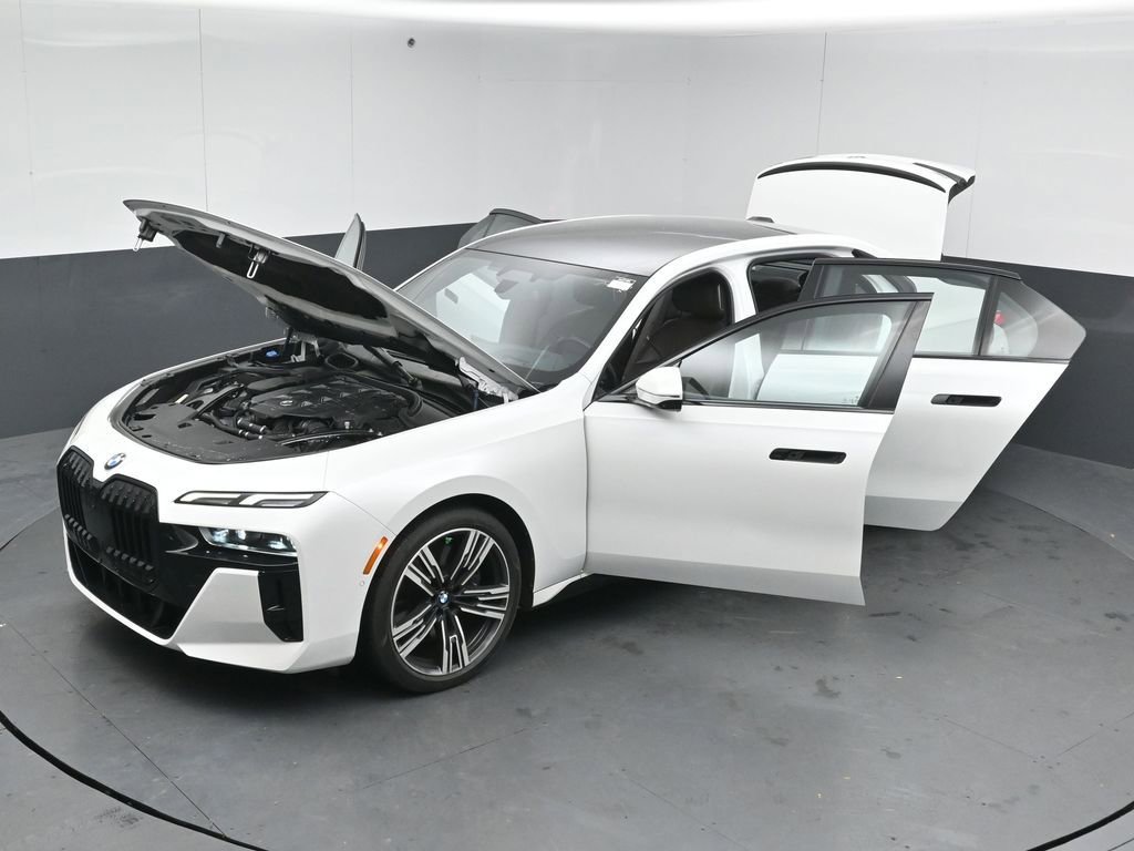 Used 2023 BMW 760i xDrive w/ Luxury Rear Seating Package image 54