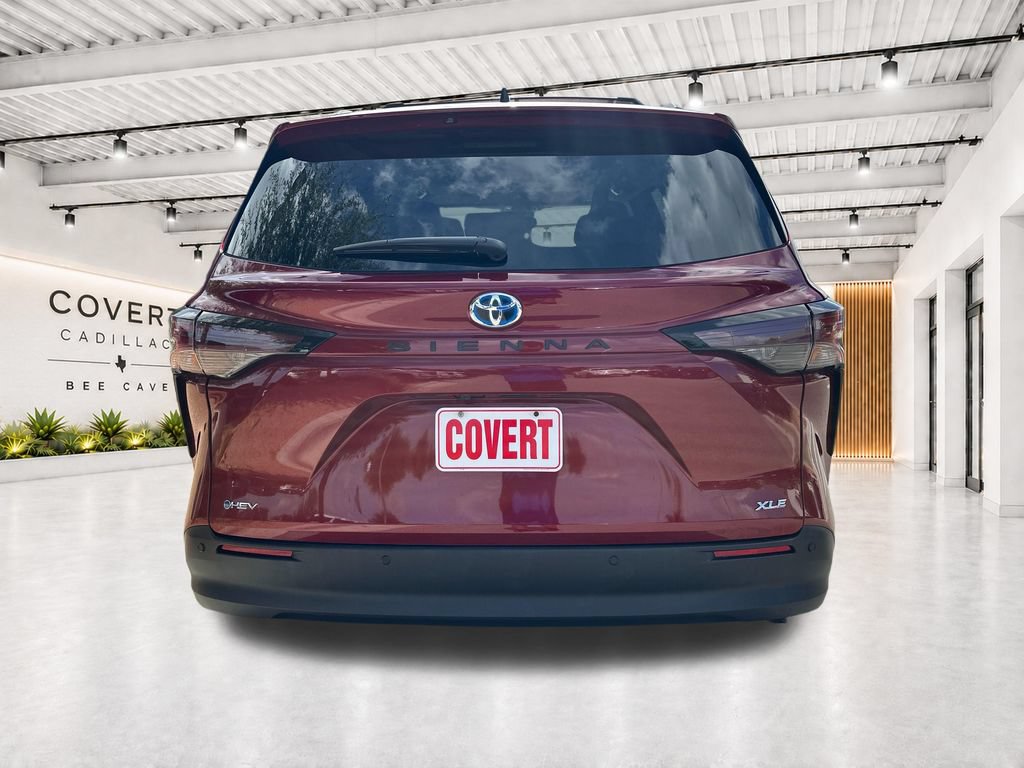 Used 2025 Toyota Sienna XLE FWD image 12