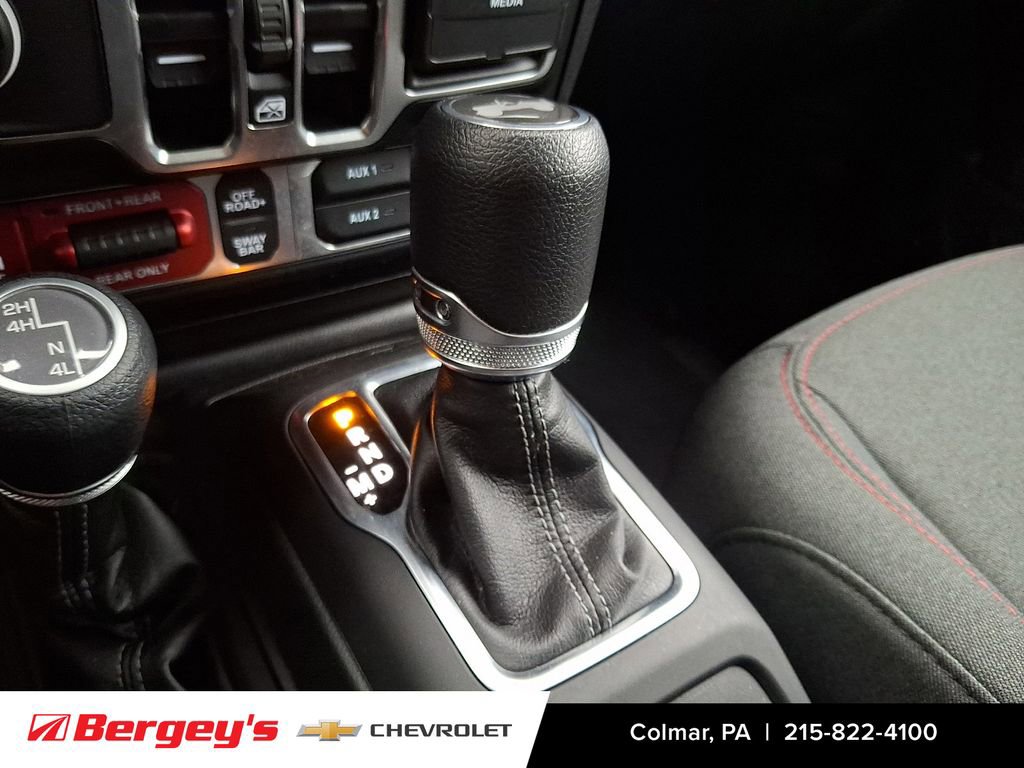 Used 2025 Jeep Wrangler Unlimited Rubicon AWD/4WD image 16