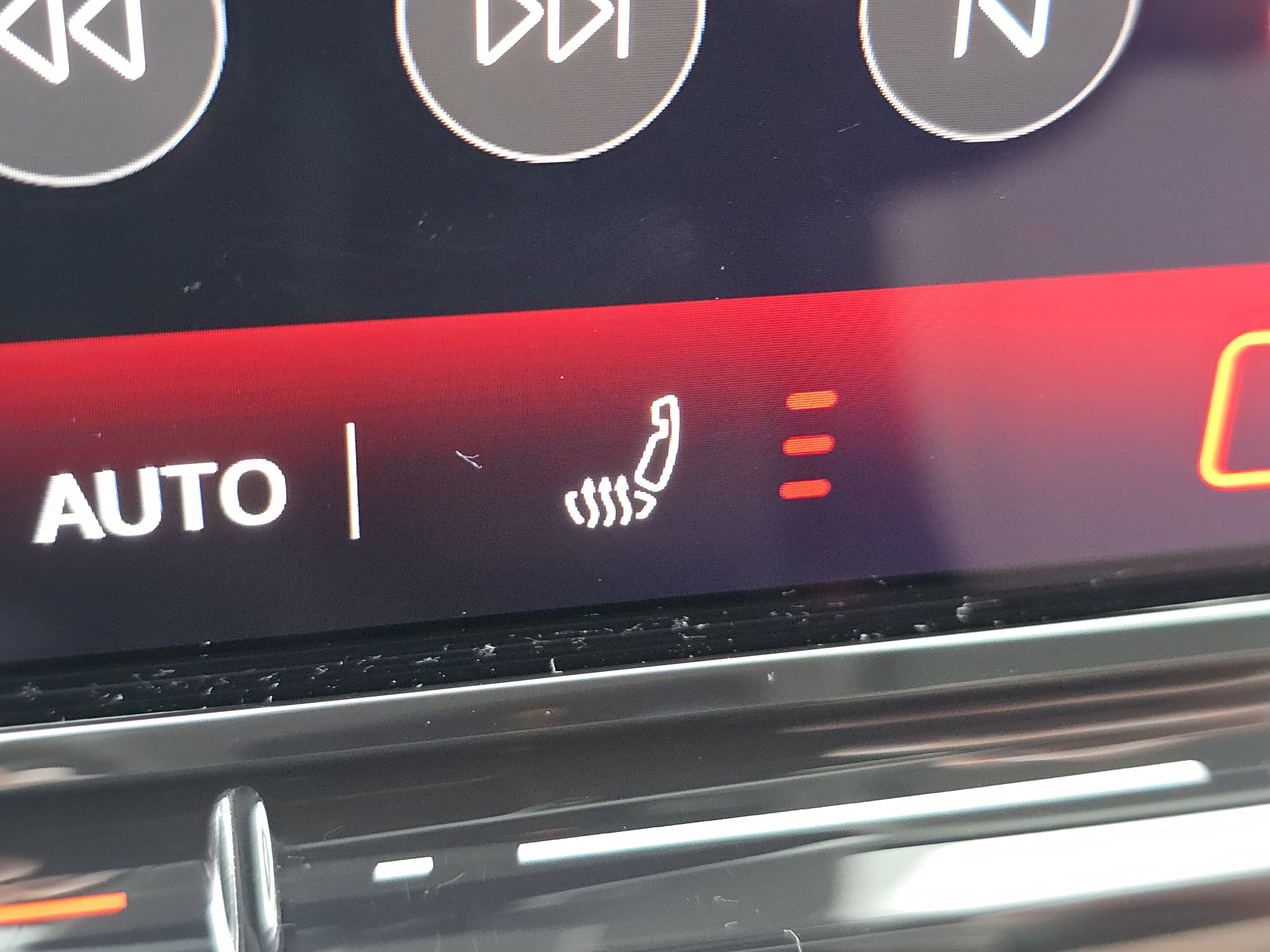 New 2025 Volkswagen Tiguan SE image 12