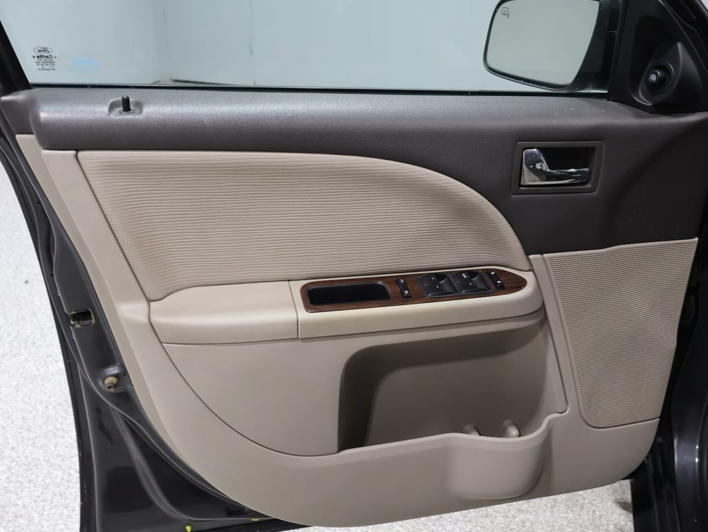 Used 2008 Ford Taurus SEL FWD image 13
