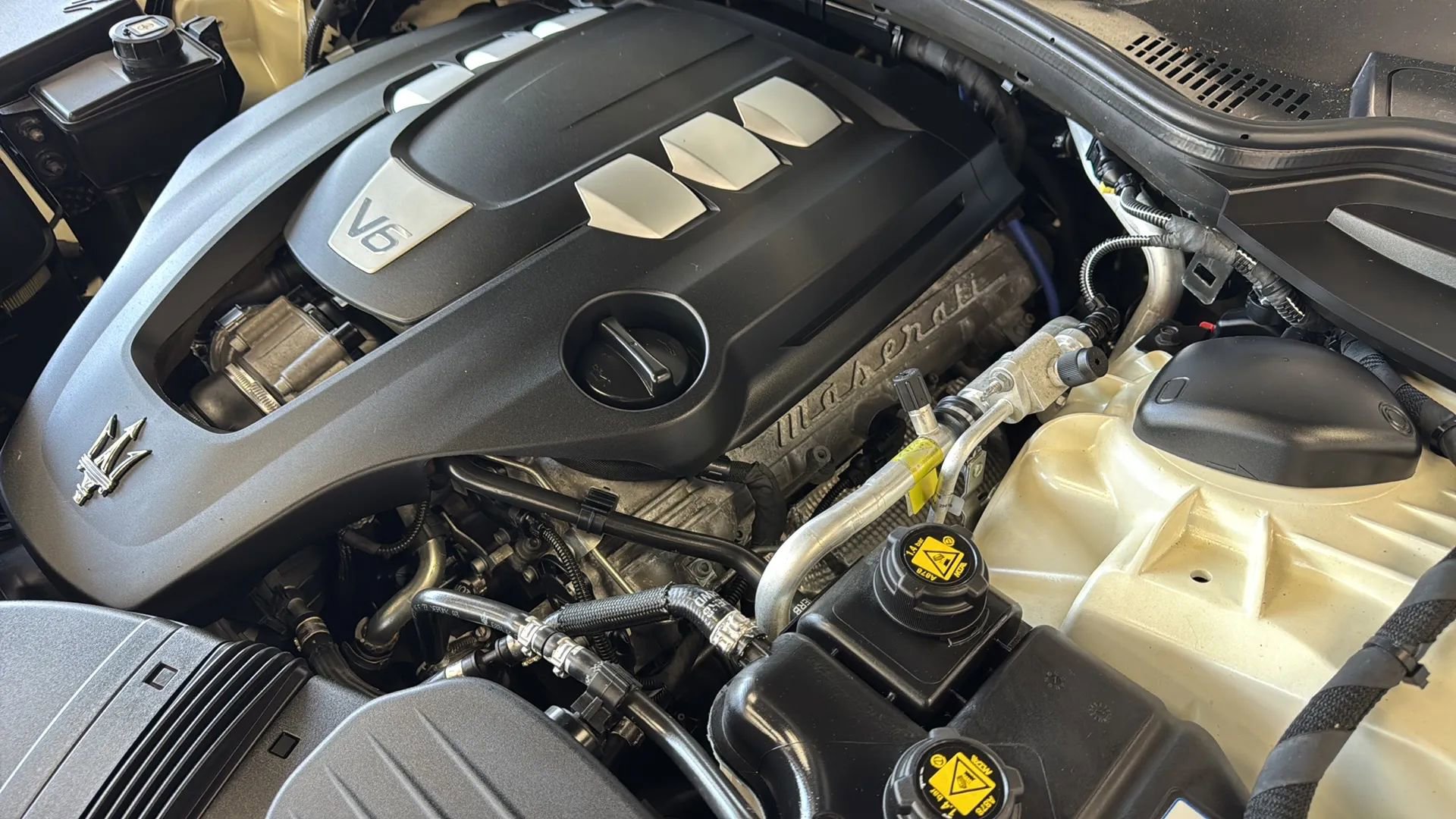 Used 2017 Maserati Ghibli w/ Luxury Package RWD image 54