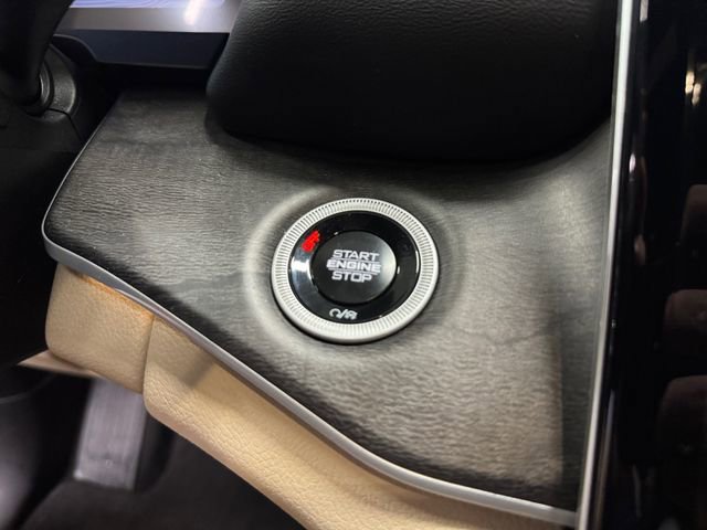 Used 2024 Jeep Grand Cherokee Limited w/ Luxury Tech Group II image 26