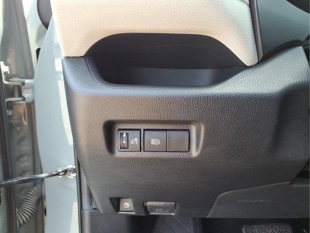 Used 2021 Toyota RAV4 XLE AWD/4WD image 14