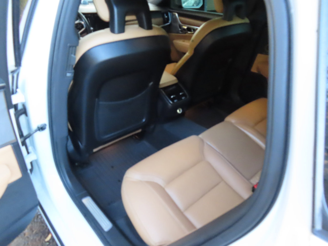 Used 2017 Volvo S90 T6 Inscription w/ Vision Package image 13