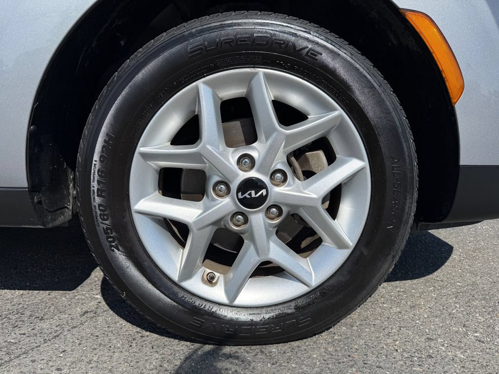 Used 2024 Kia Soul LX w/ Option Group 015 FWD image 9