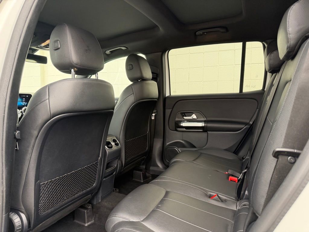 Used 2022 Mercedes-Benz GLB 250 4MATIC w/ Premium Package Lite image 32