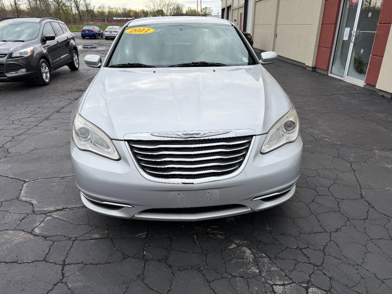 Used 2011 Chrysler 200 LX FWD image 2
