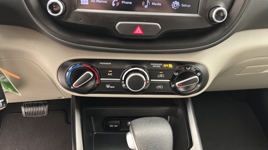 Used 2025 Kia Soul LX w/ LX Technology Package FWD image 17