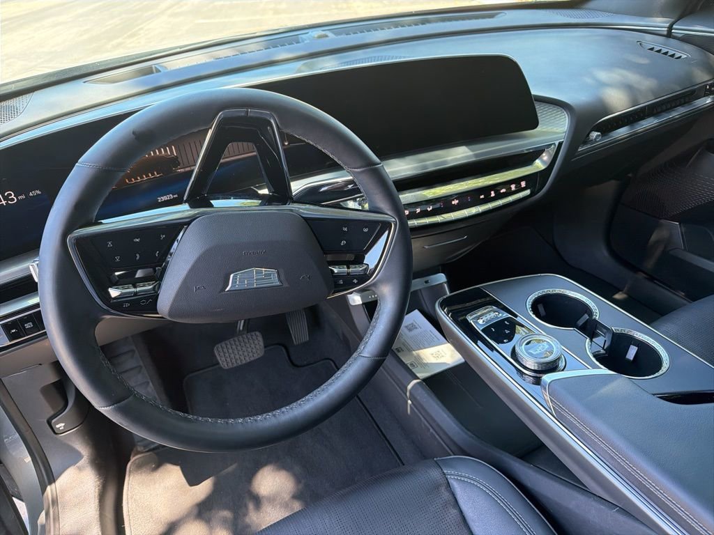 Used 2024 Cadillac Lyriq Luxury AWD/4WD image 10