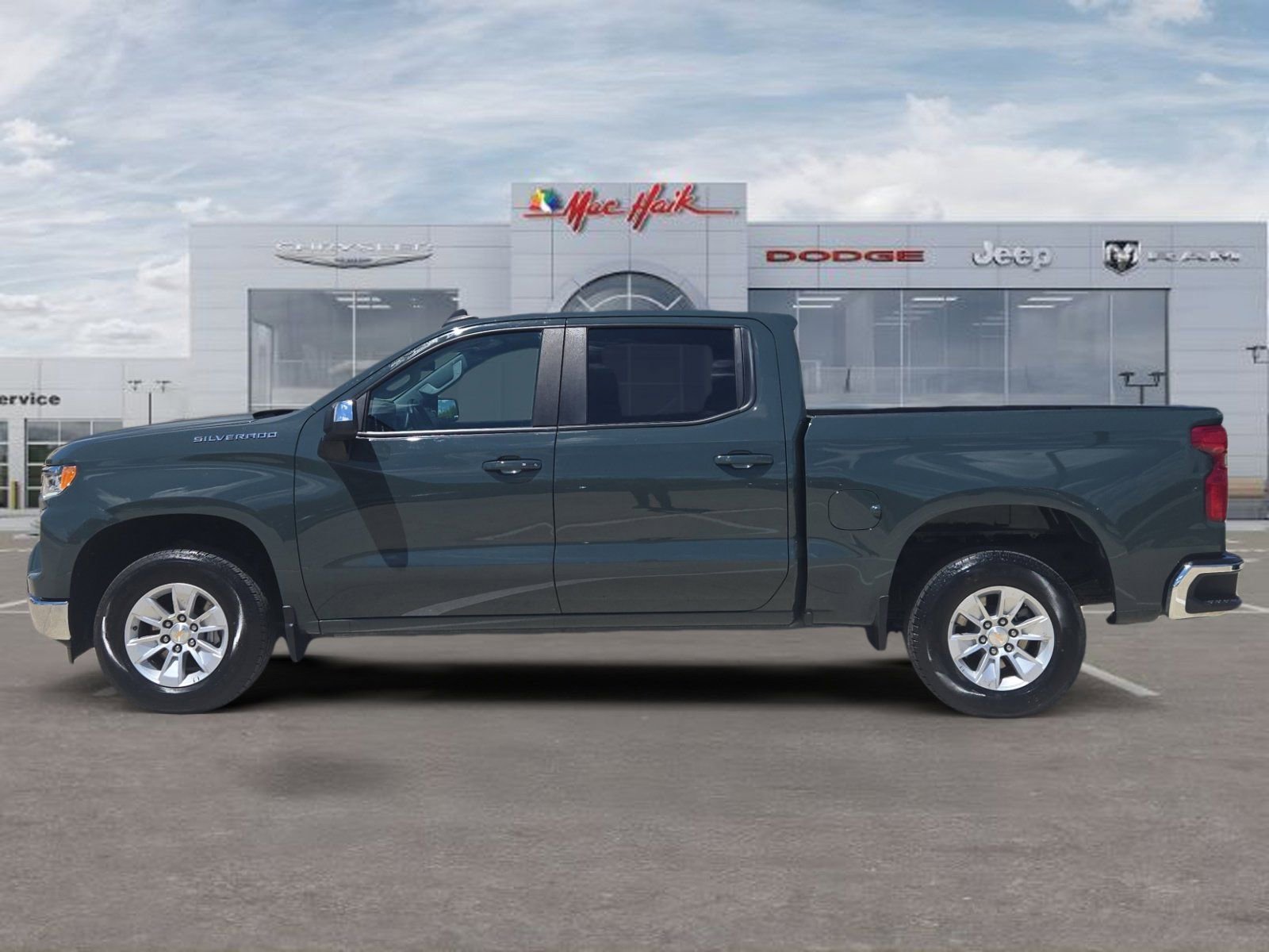 Used 2025 Chevrolet Silverado 1500 LT RWD image 2