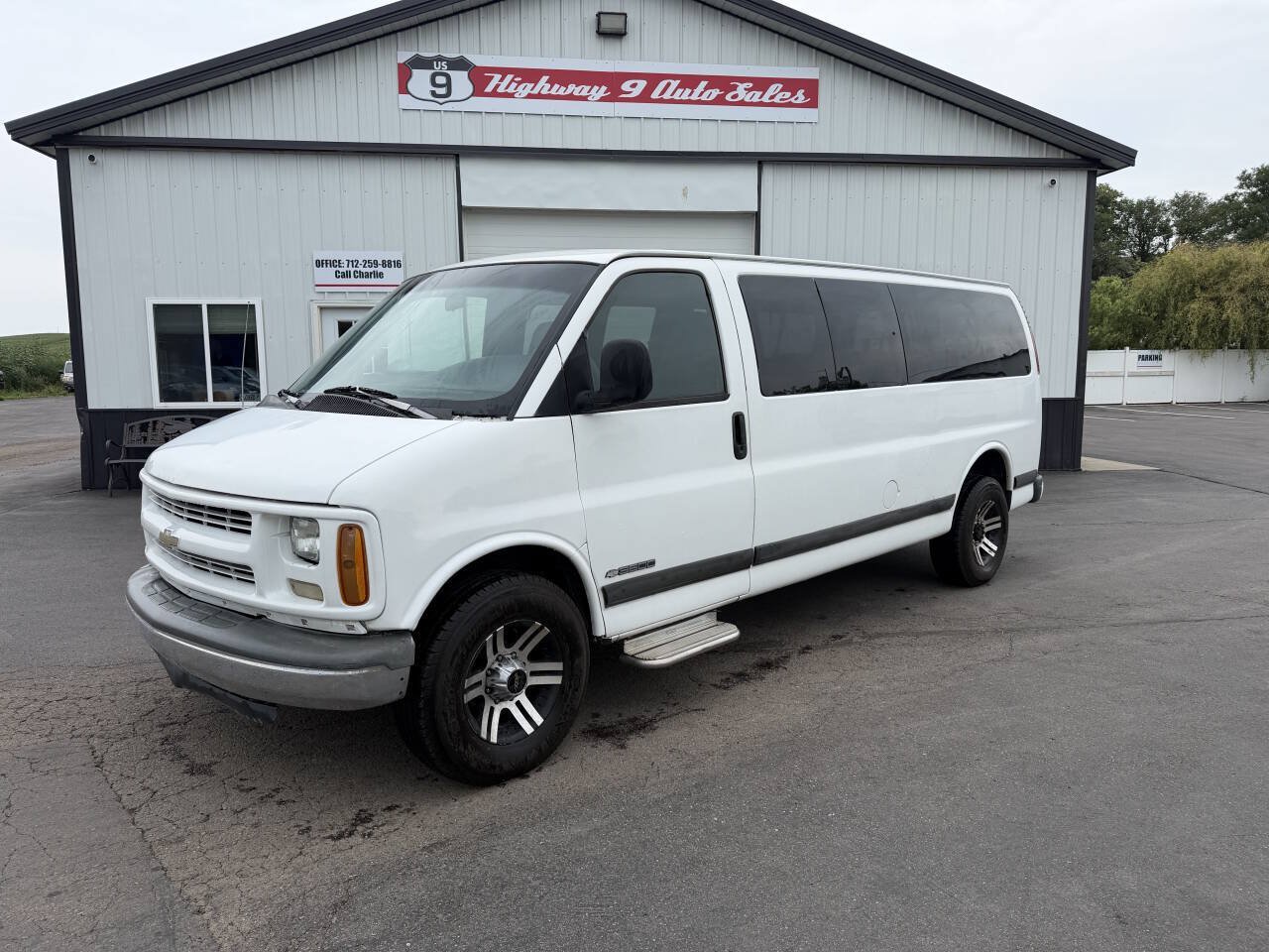 Used 2000 Chevrolet Express 3500 Extended Passenger w/ Preferred Equipment Group RWD image 1