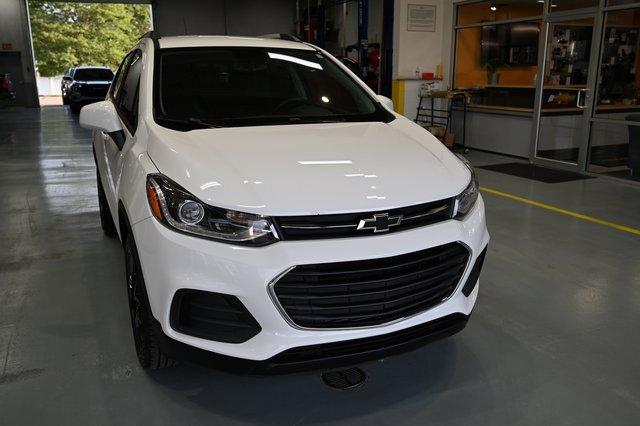 Used 2022 Chevrolet Trax LT w/ Sport Edition image 3