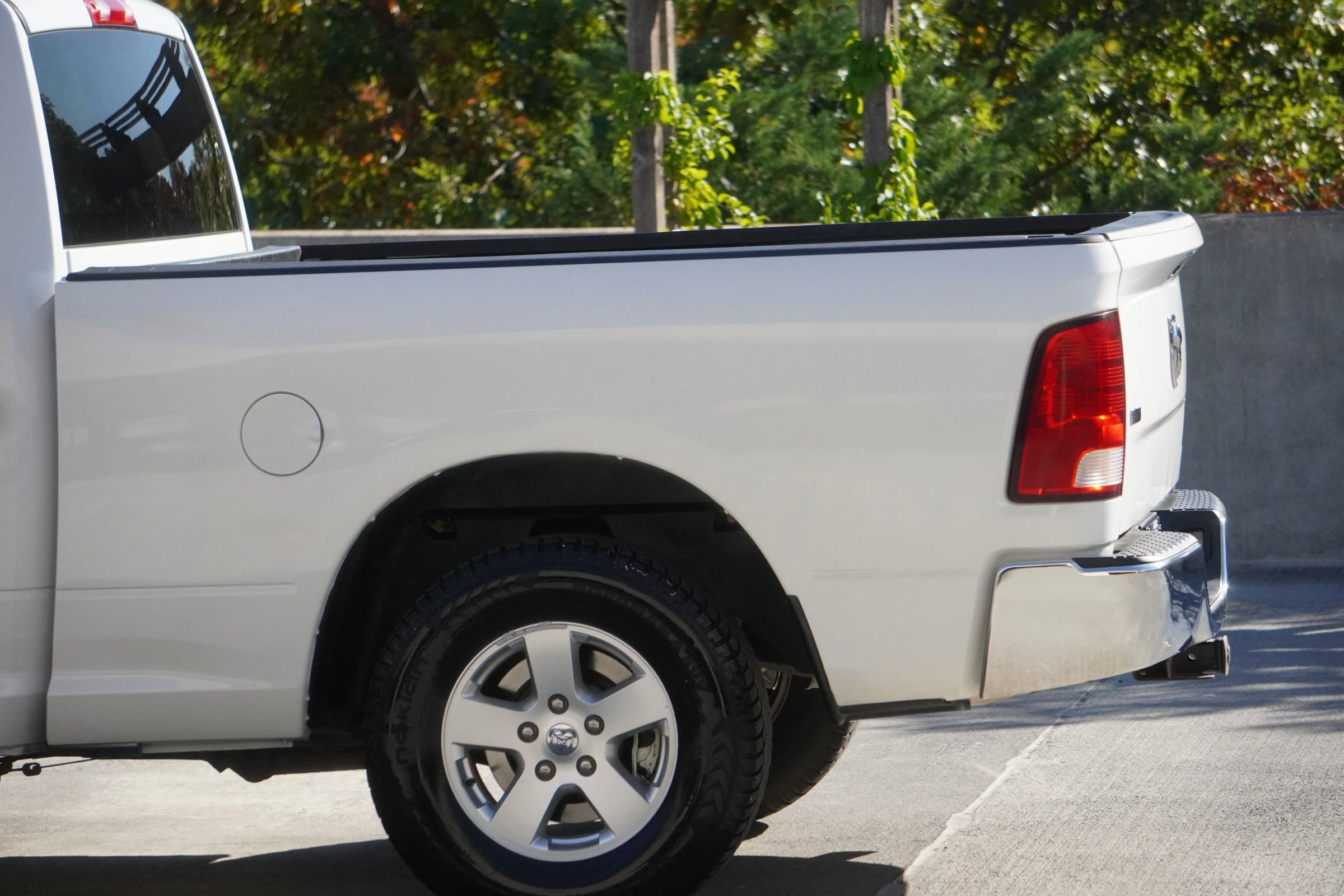 Used 2012 RAM 1500 Classic SLT w/ Luxury Group image 4