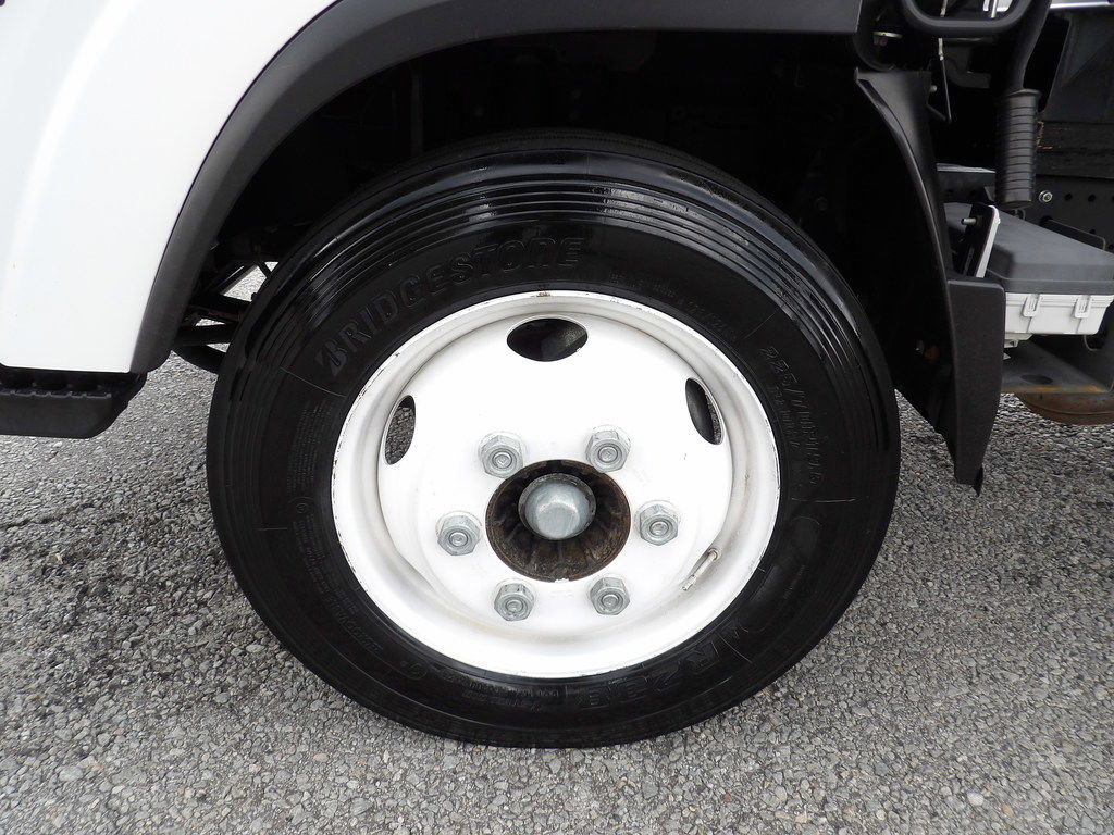 Used 2020 Isuzu NPR RWD image 43