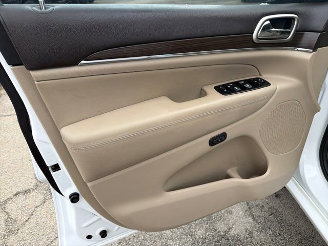 Used 2014 Jeep Grand Cherokee Overland AWD/4WD image 20