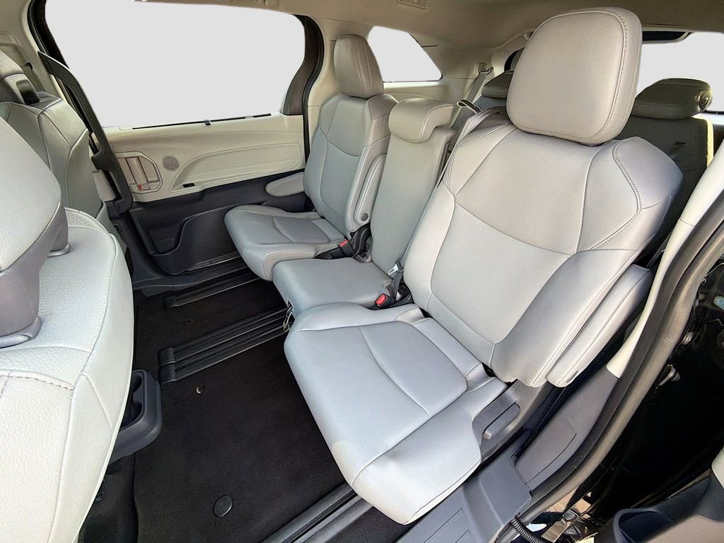 Used 2023 Toyota Sienna XLE image 21