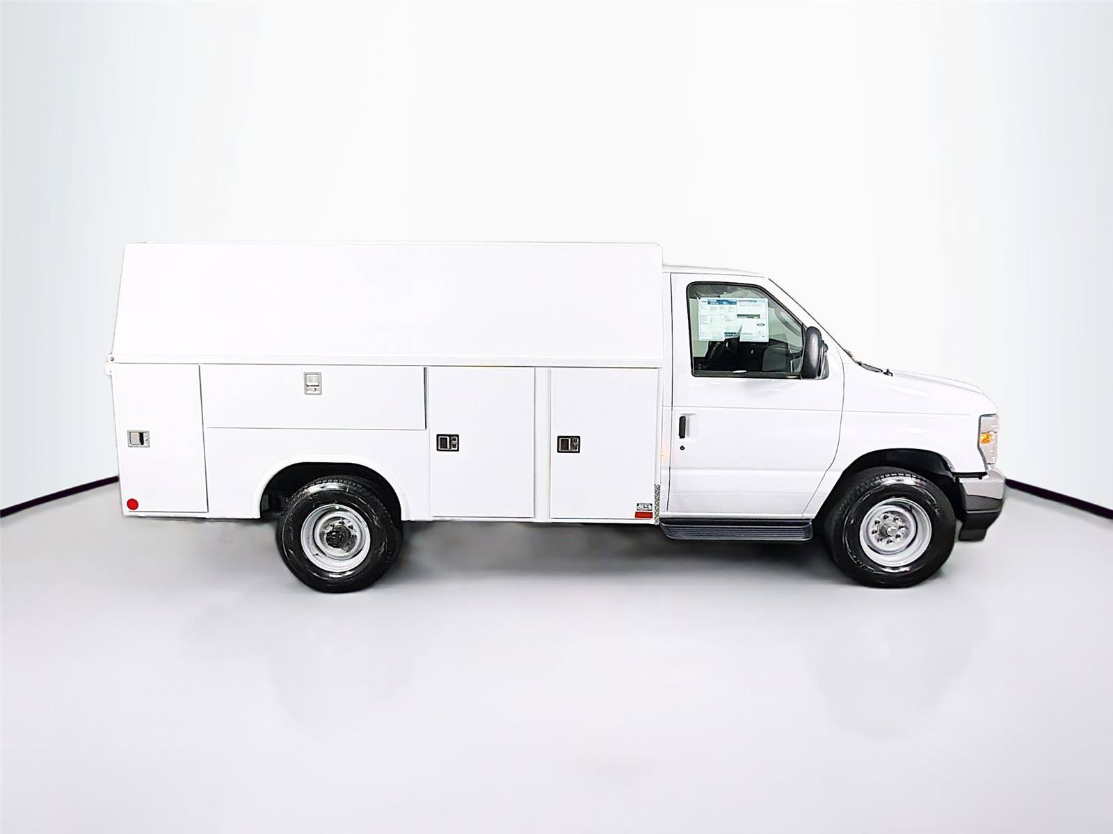 New 2027 Ford E-350 and Econoline 350 Super Duty w/ Power Equipment Group RWD image 12