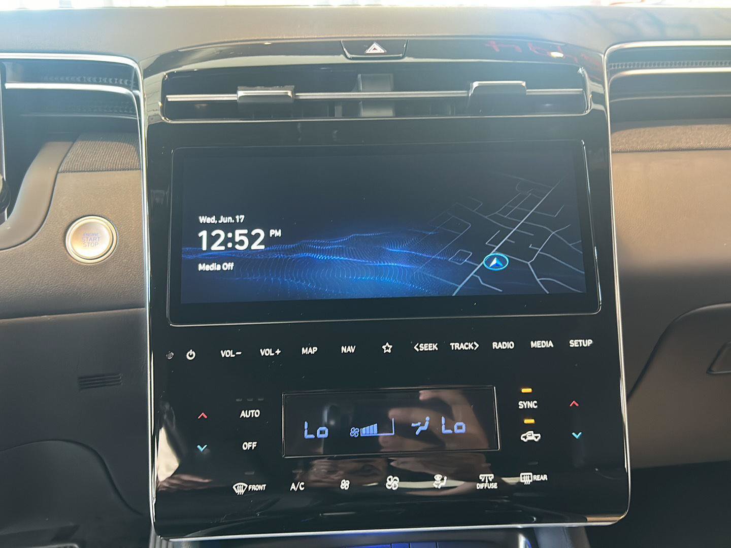 Certified 2024 Hyundai Santa Cruz Limited AWD/4WD image 11