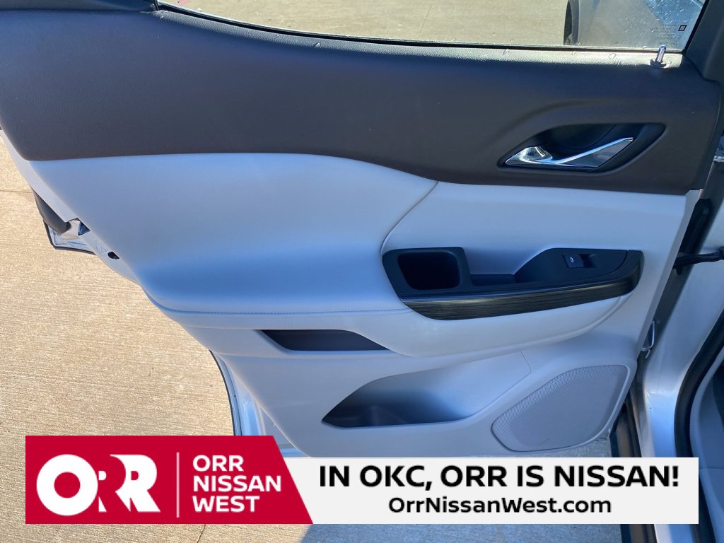 Used 2017 GMC Acadia SLT w/ LPO, Cargo Package image 15