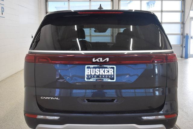 Used 2024 Kia Carnival LX FWD image 11