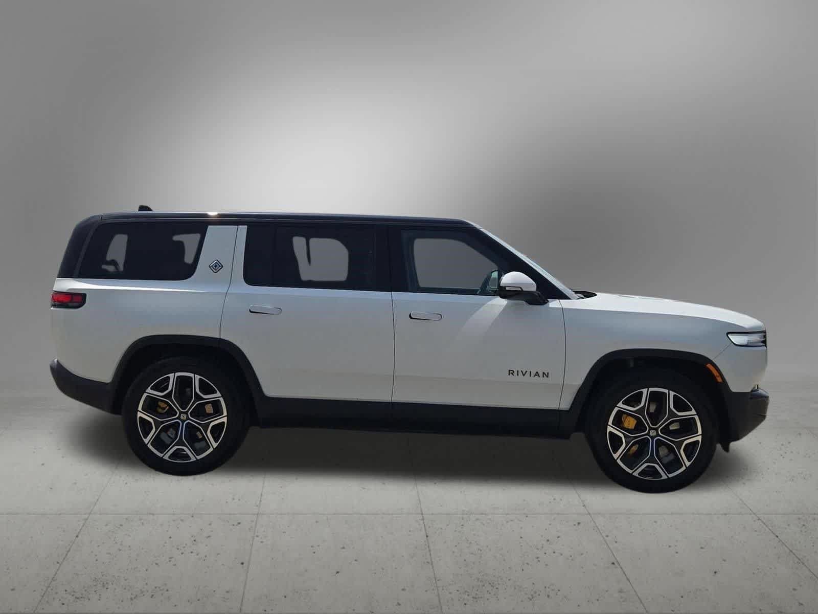 Used 2025 Rivian R1S Premium AWD/4WD image 9
