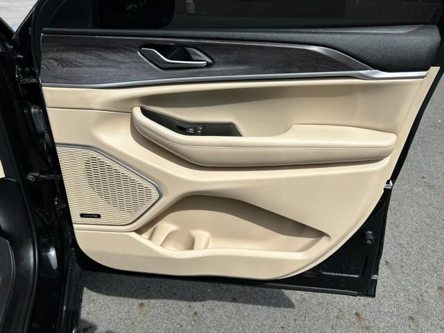 Used 2022 Jeep Grand Cherokee Limited AWD/4WD image 29