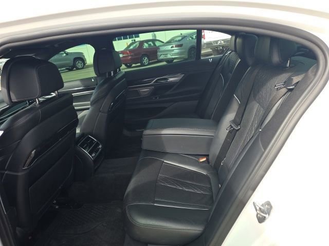 Used 2019 BMW 750i xDrive 750i xDrive w/ M Sport Package image 9