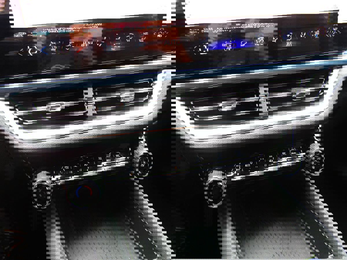 Used 2024 Chevrolet Equinox EV LT image 19