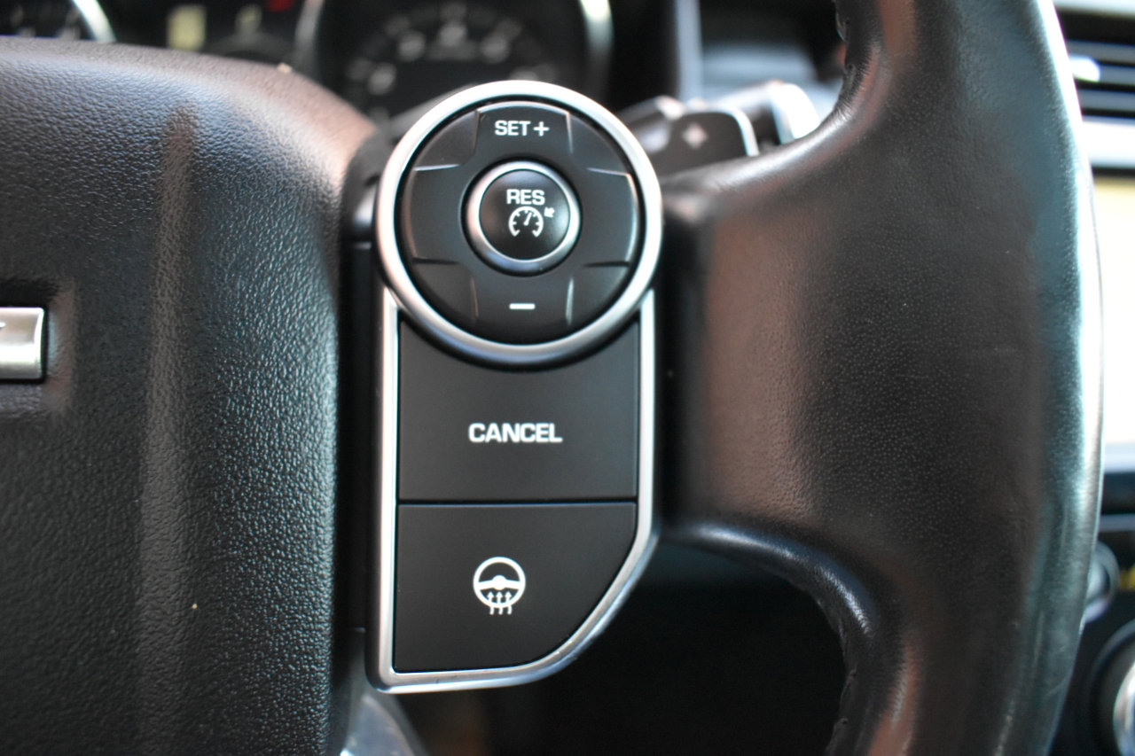 Used 2017 Land Rover Discovery HSE image 32