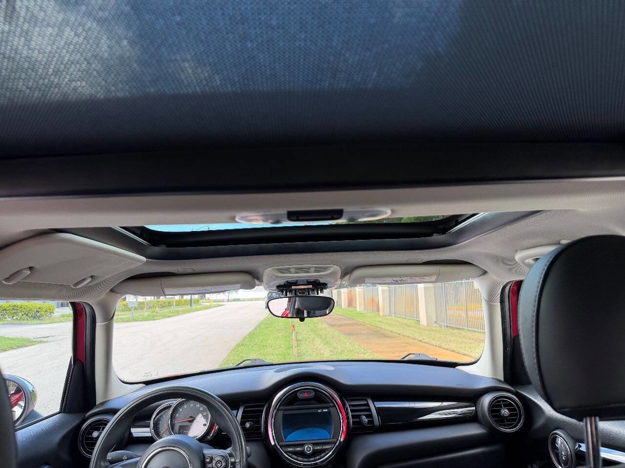 Used 2019 MINI Cooper 4-Door Hardtop w/ Signature Upholstery Package image 17