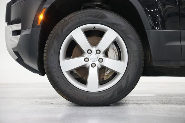 Used 2023 Land Rover Defender 130 SE image 11