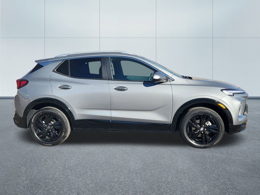 Used 2024 Buick Encore GX Sport Touring image 2