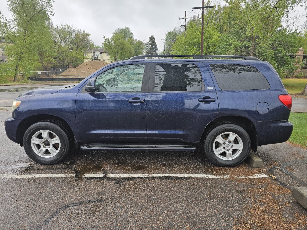 Used 2008 Toyota Sequoia SR5 w/ Towing Pkg AWD/4WD image 2