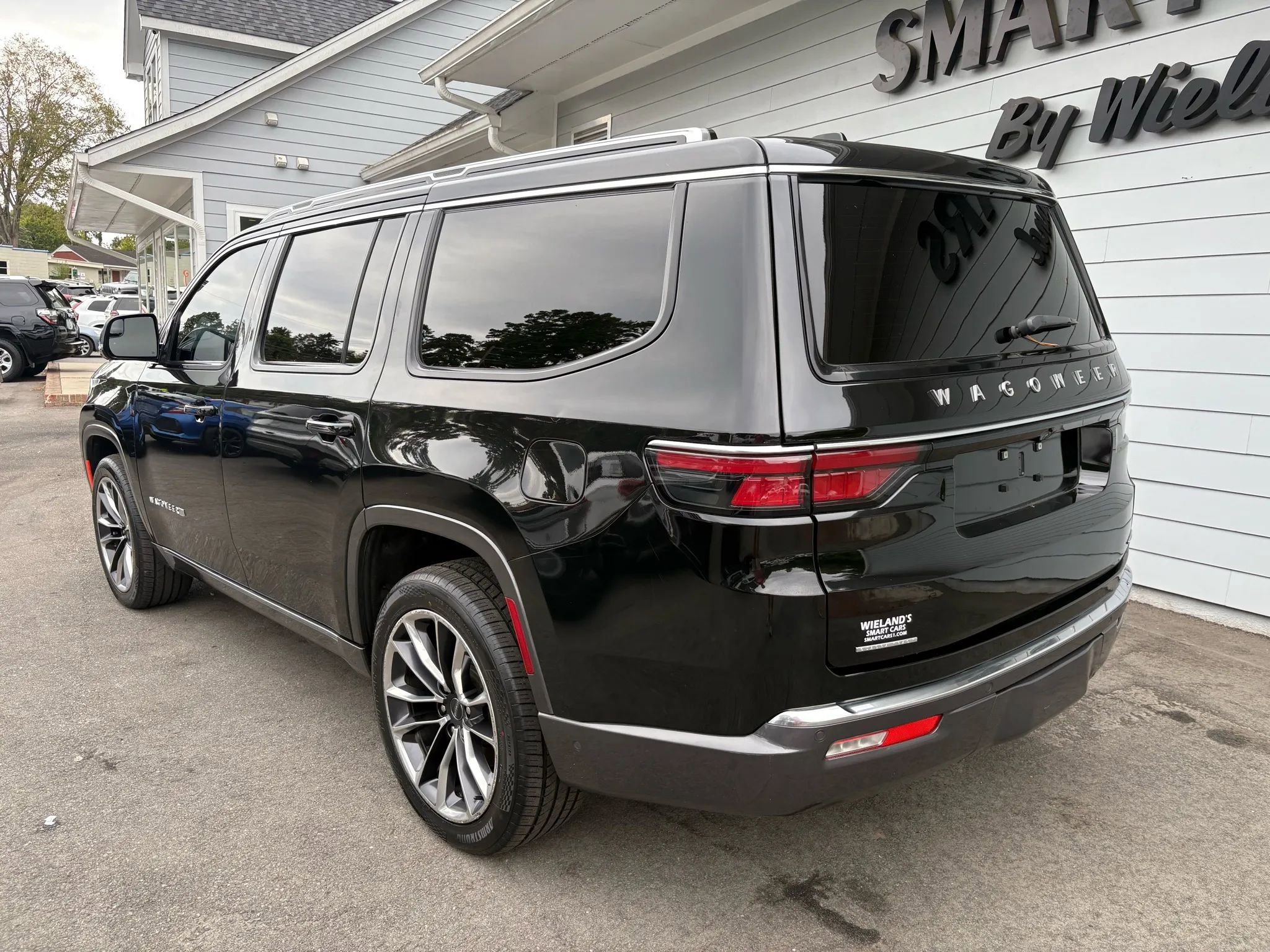 Used 2022 Jeep Wagoneer Series III w/ Premium Group I image 3