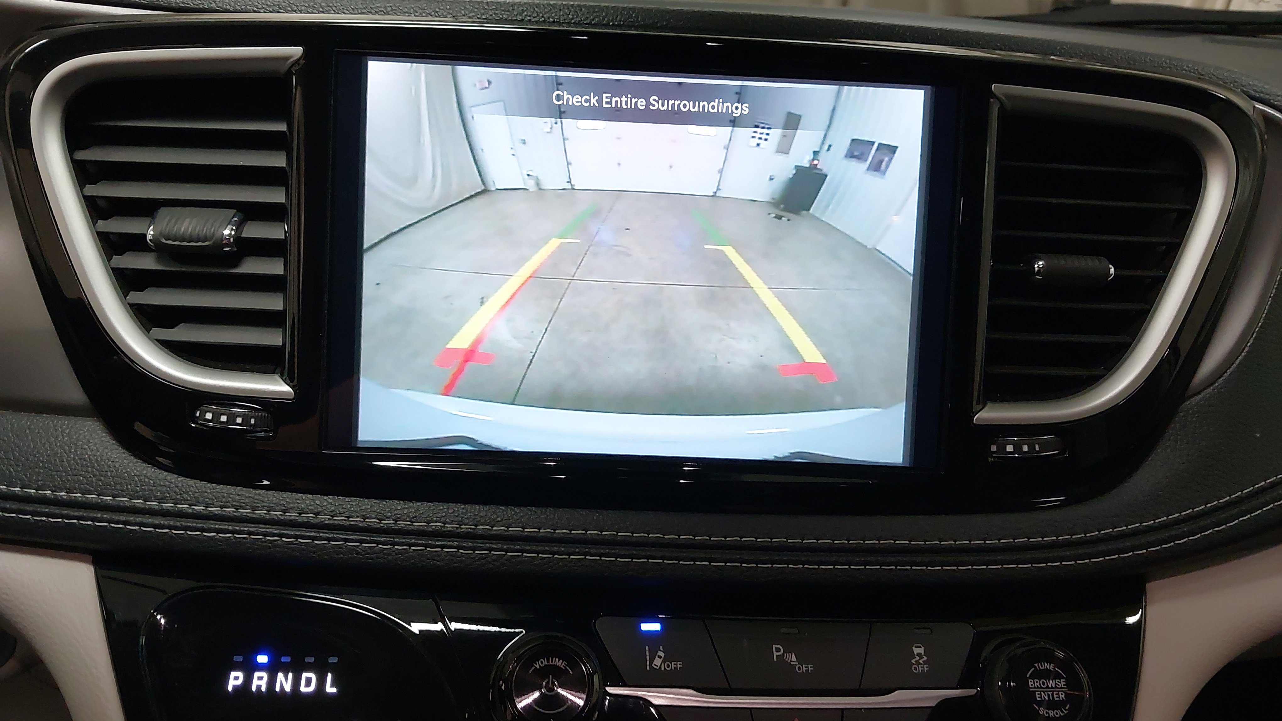 Used 2024 Chrysler Pacifica Select image 36